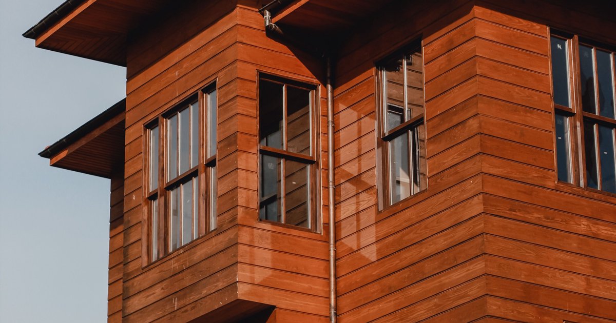 Haus mit Holzfassade verkleiden: Schritt für Schritt