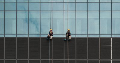 Reinigung Fassade: Methoden und Materialien
