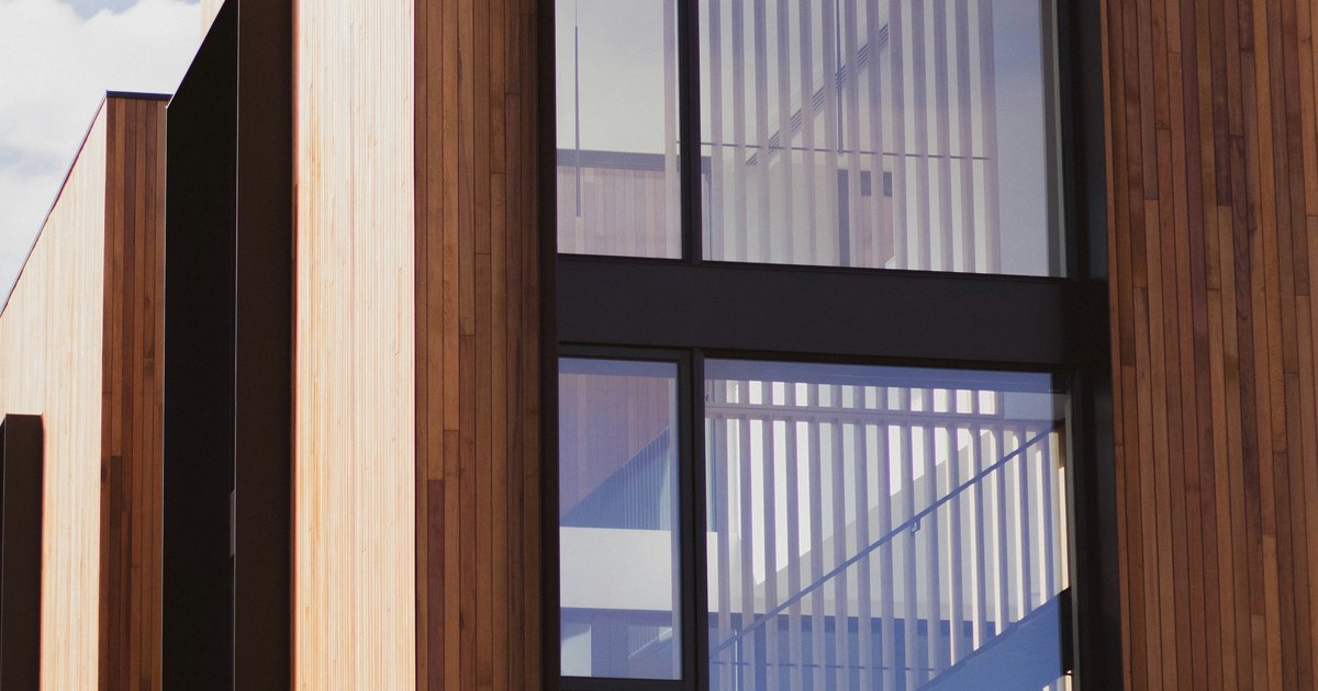 Moderne vertikale Holzfassade: Trends und Ideen