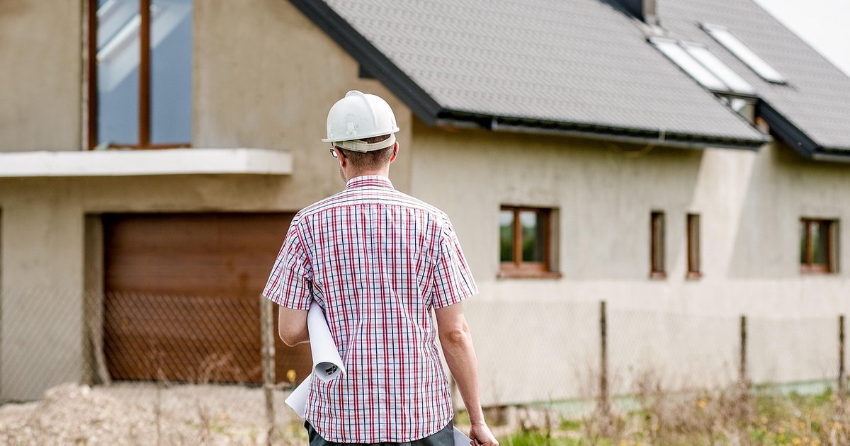 Fassade verputzen: Handwerker in der Nähe finden