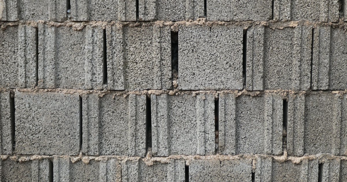 Fundament mit Schalungssteinen bauen: Anleitung