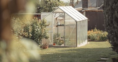 Gewächshaus-Fundament Tiefe: Anforderungen